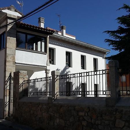 Casa Del Cura Hotel Las Navas Del Marques Luaran gambar