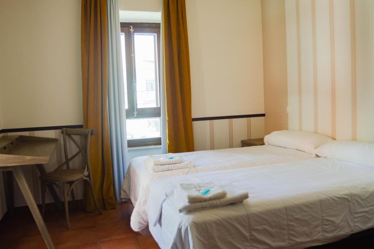 Casa Del Cura Hotel Las Navas Del Marques Luaran gambar